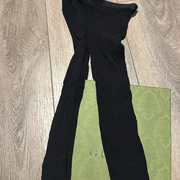 Gucci Black Hosiery with Green Box - Picture 2 of 3